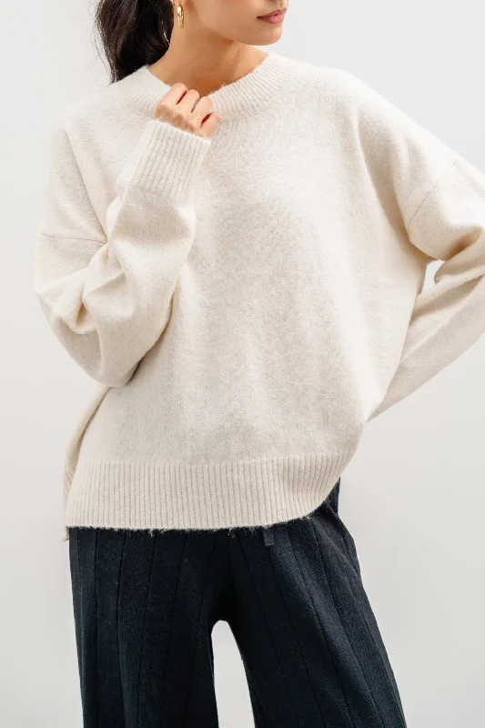 SOFT KNIT SWEATER