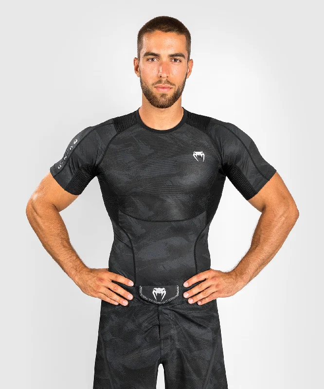 Men's short-sleeve striped shirt-Venum Electron 3.0 Rashguard - Short Sleeves - Black