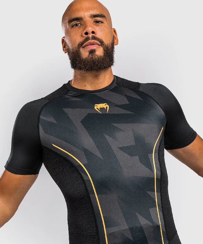 Men's short-sleeve surfing teal shirt-Venum Razor Rashguard Short Sleeves - Black/Gold